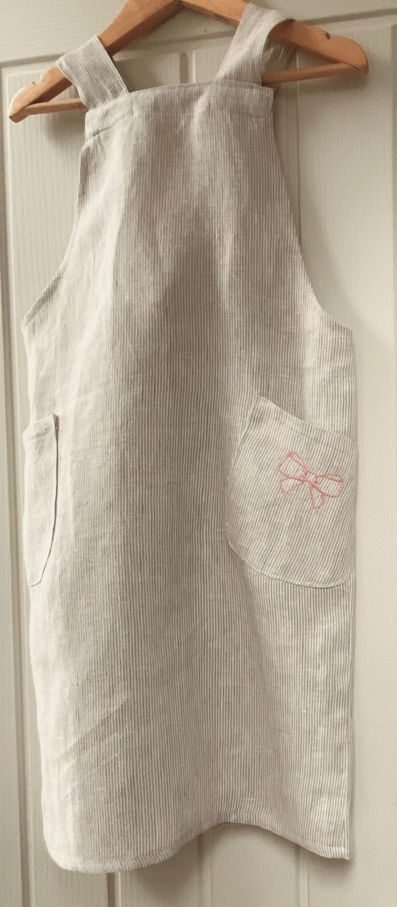 Windsor Children’s Linen Apron - Bow pocket