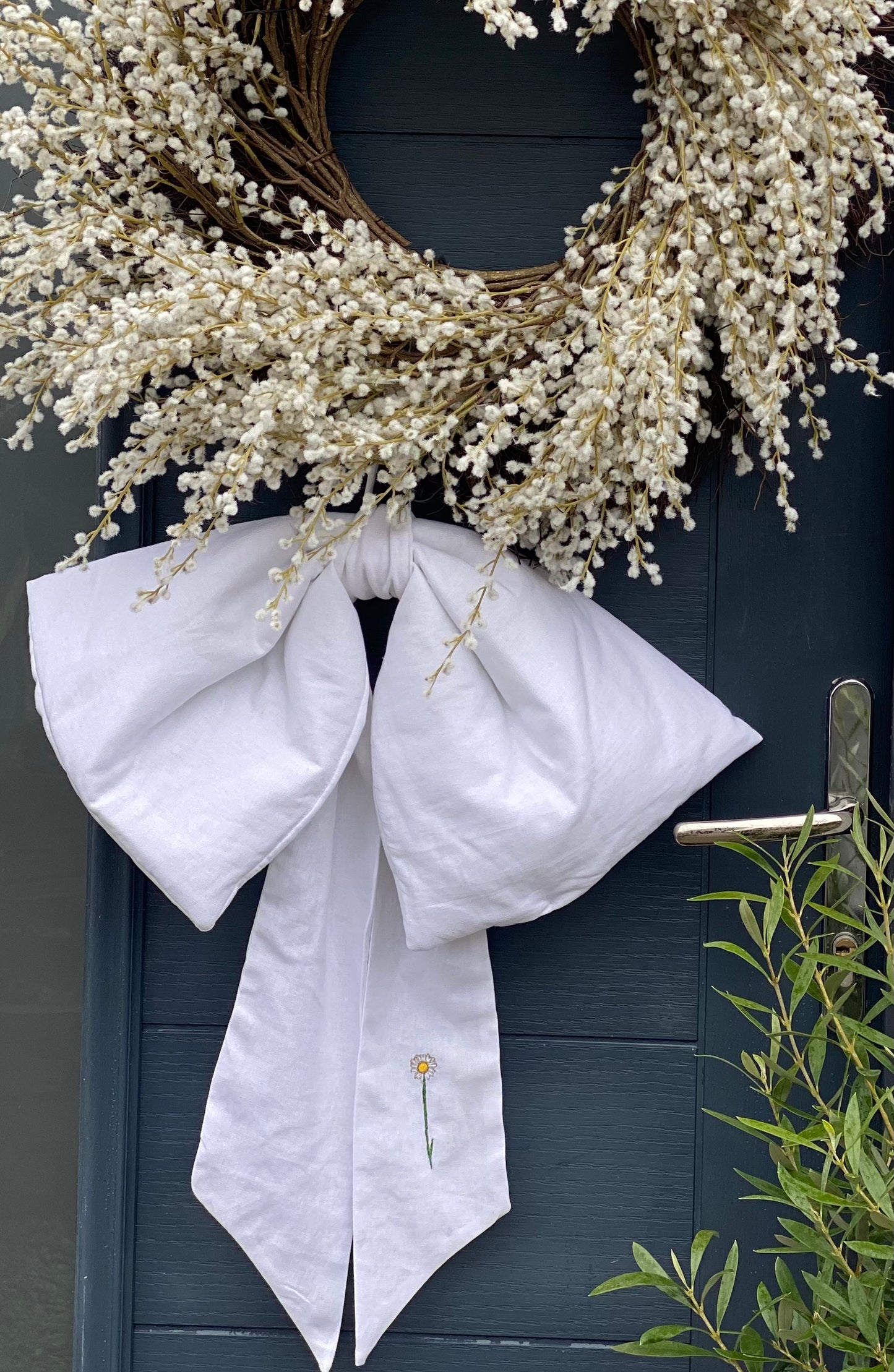 Copthorne Oversized Bow - White Daisy